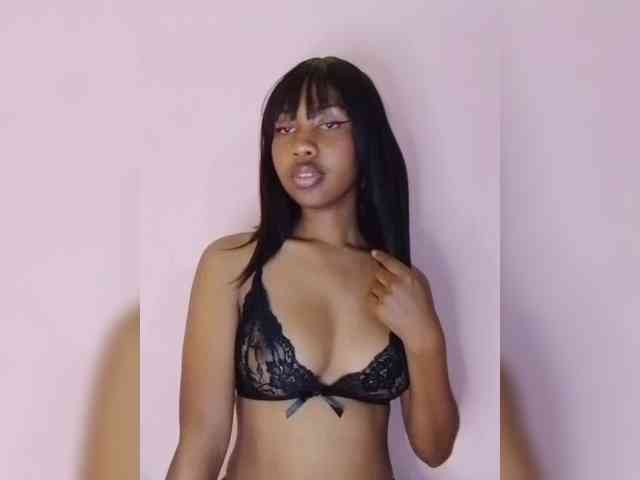 Laurapink Live Webcam on BongaCams