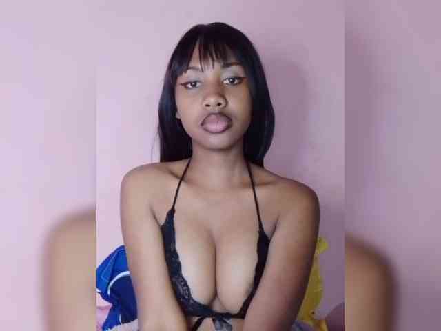 Laurapink Live Webcam on BongaCams