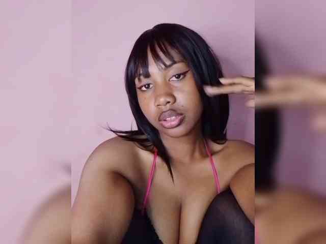 Laurapink Live Webcam on BongaCams