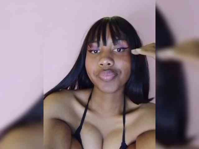 Laurapink Live Webcam on BongaCams