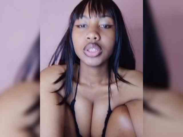 Laurapink Live Webcam on BongaCams