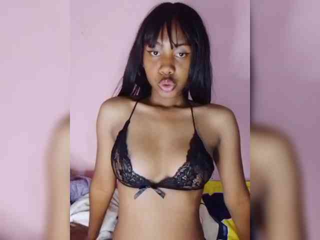 Laurapink Live Webcam on BongaCams