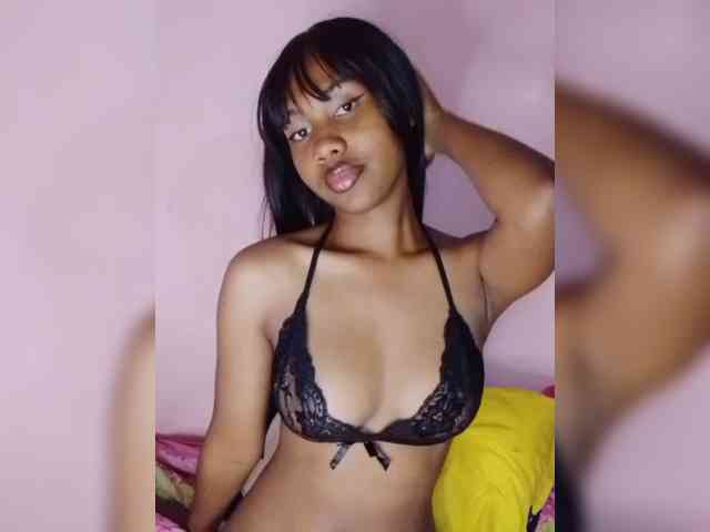 Laurapink Live Webcam on BongaCams