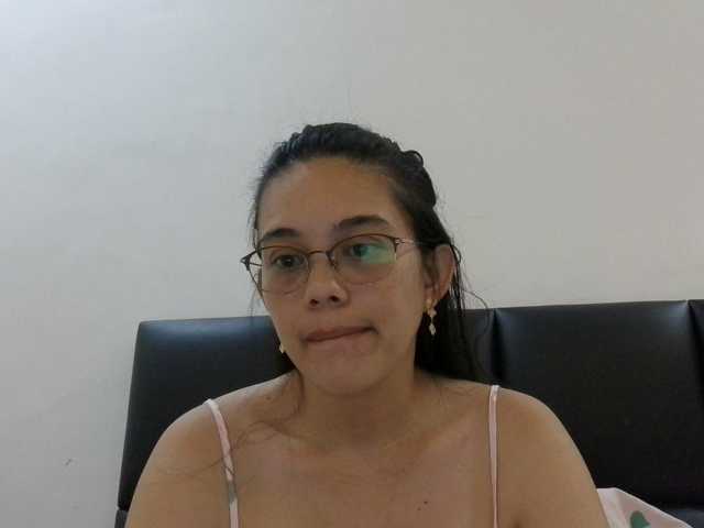 simplesindyxx webcam bongacams model stream image