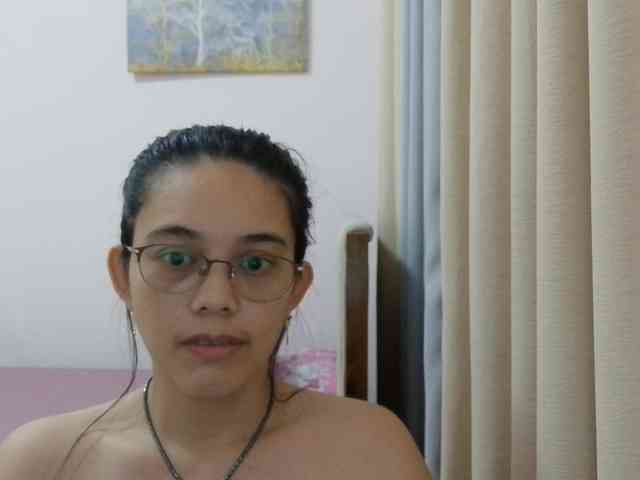 simplesindyxx Live Webcam on BongaCams