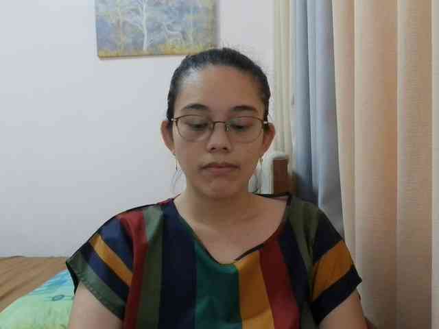Simplesindyxx's cam show statistics and live stream