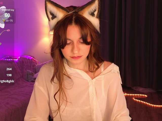 KiraBraun live cam preview