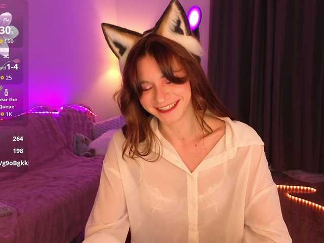 KiraBraun live cam preview