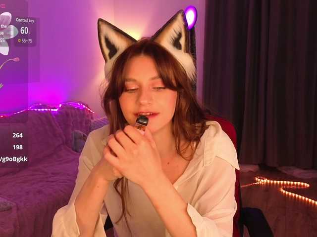KiraBraun live cam preview
