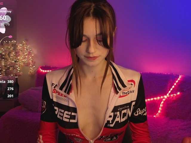KiraBraun live cam preview