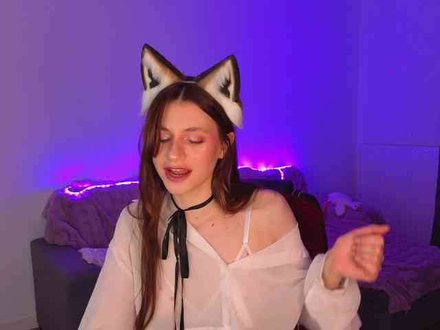 KiraBraun webcam