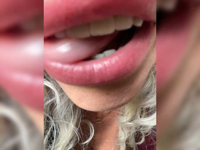 CarolinaHerrera live cam on BongaCams