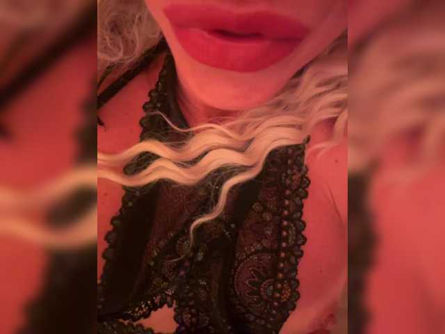 CarolinaHerrera live cam on BongaCams