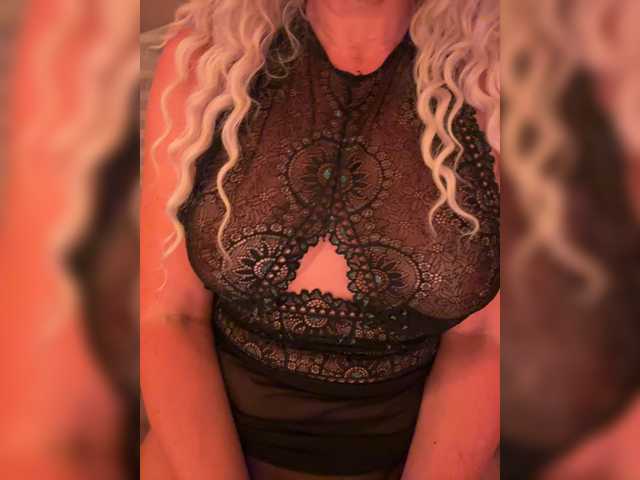 CarolinaHerrera live cam on BongaCams