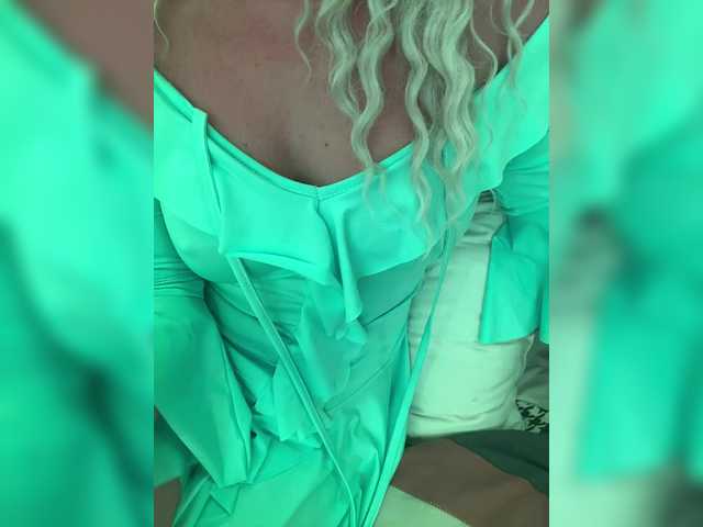 CarolinaHerrera live cam preview