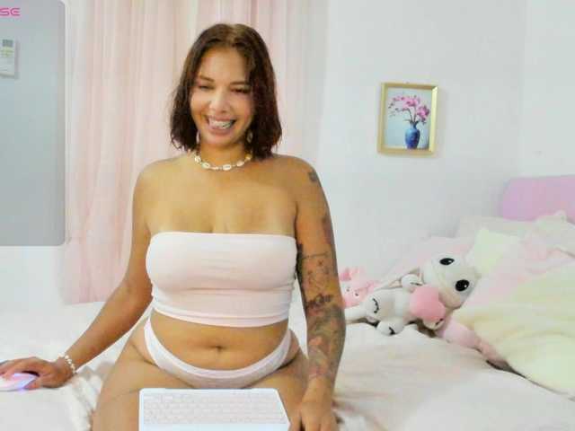 LucyMartelli live cam on BongaCams