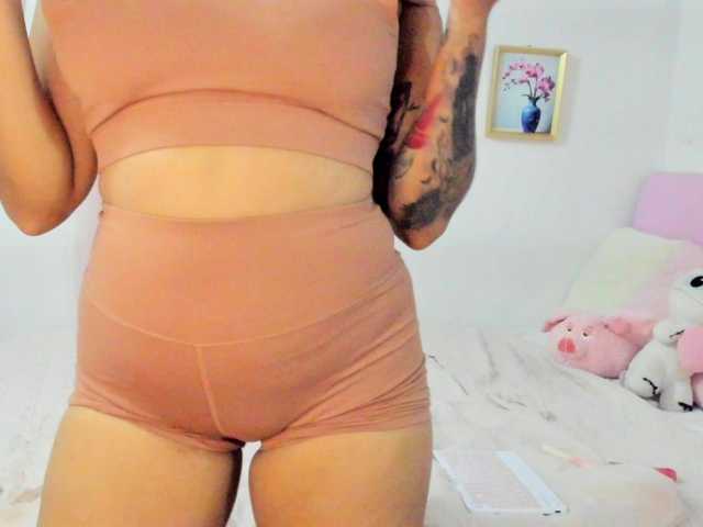 LucyMartelli live cam on BongaCams