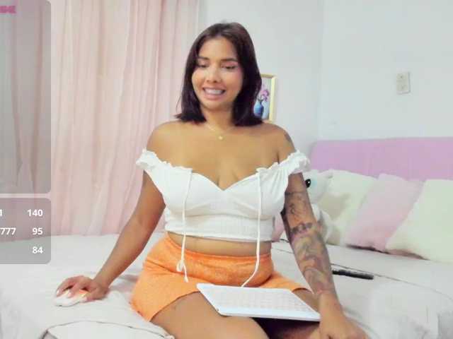 LucyMartelli live cam preview