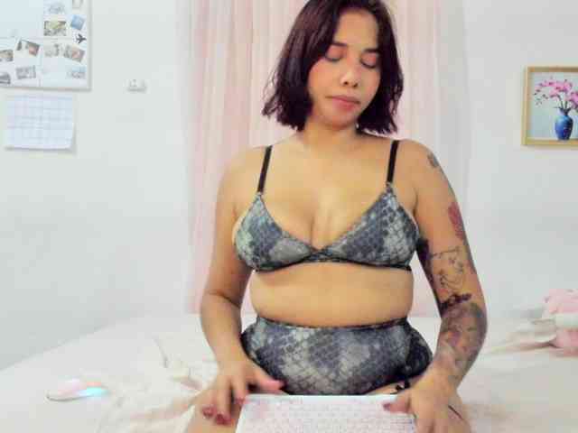LucyMartelli Live Webcam on BongaCams