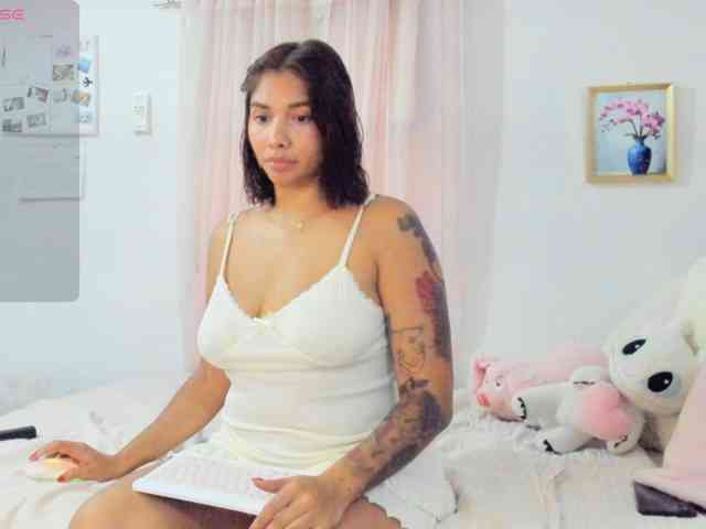 LucyMartelli webcam