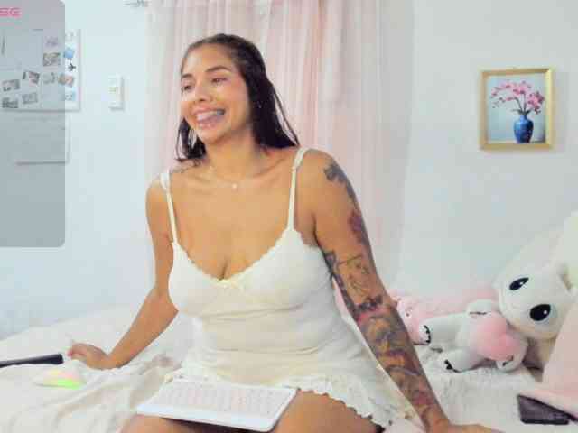 LucyMartelli webcam