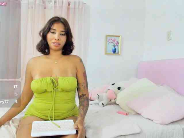 LucyMartelli webcam