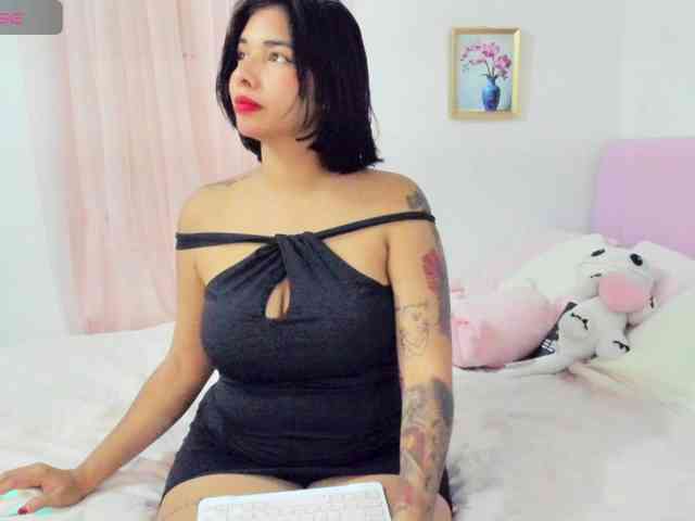 Model: LucyMartelli