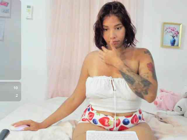 LucyMartelli webcam