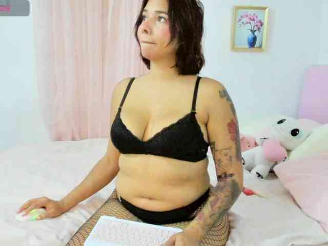LucyMartelli webcam