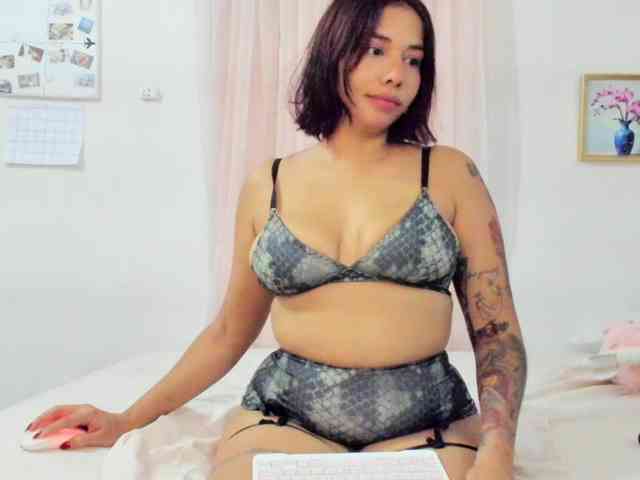 LucyMartelli Live Webcam on BongaCams