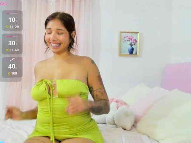 LucyMartelli webcam