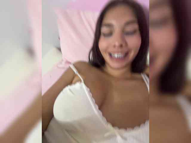 LucyMartelli webcam