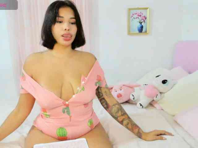 模特: LucyMartelli