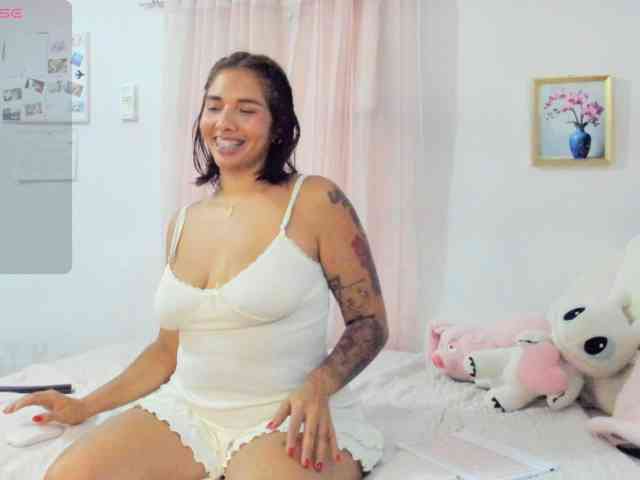 LucyMartelli webcam
