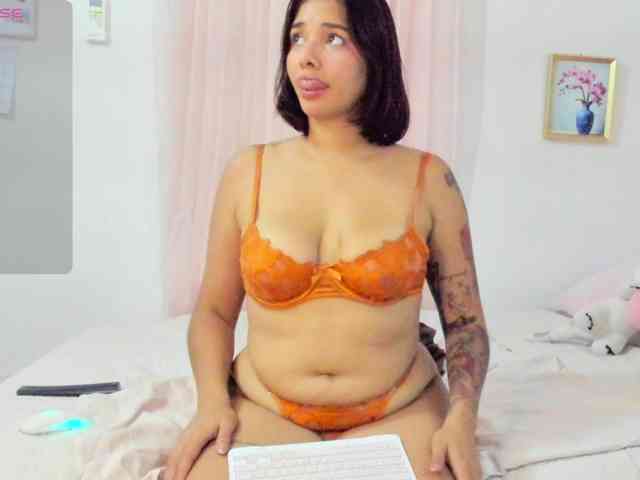 LucyMartelli webcam