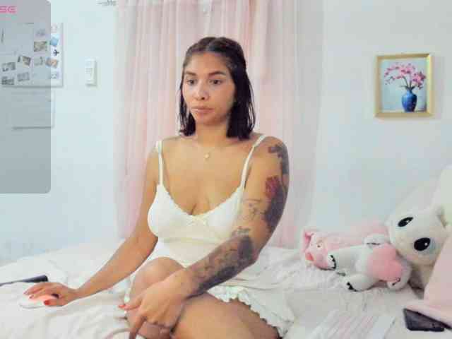 LucyMartelli webcam
