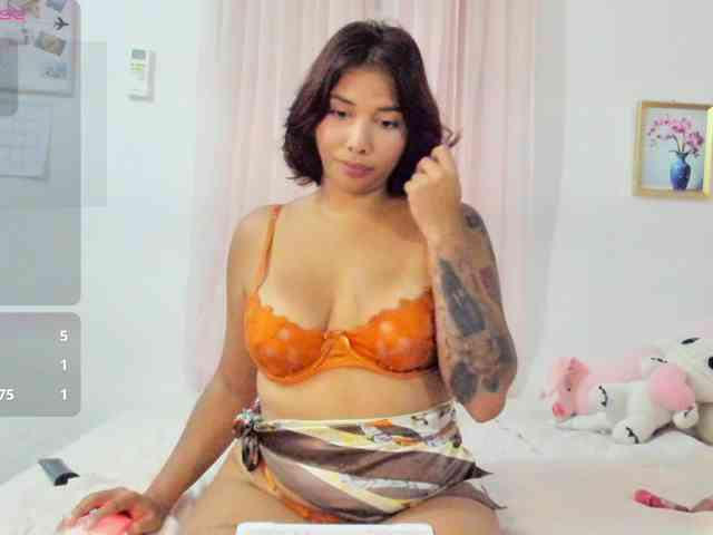 LucyMartelli webcam