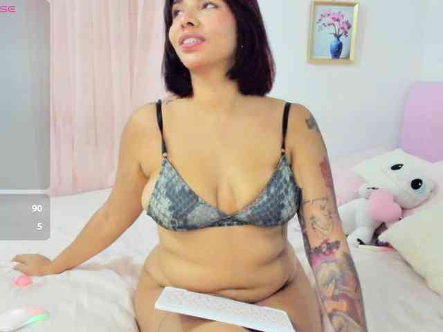 LucyMartelli webcam