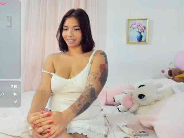LucyMartelli webcam