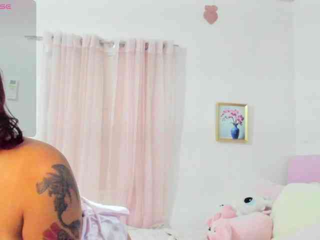LucyMartelli webcam