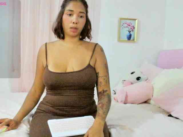 LucyMartelli webcam