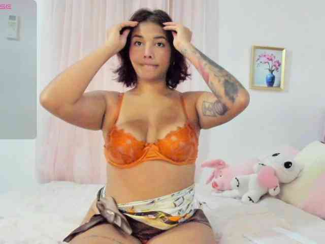 LucyMartelli webcam