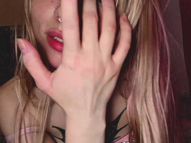 ThanhMetzel live cam on BongaCams