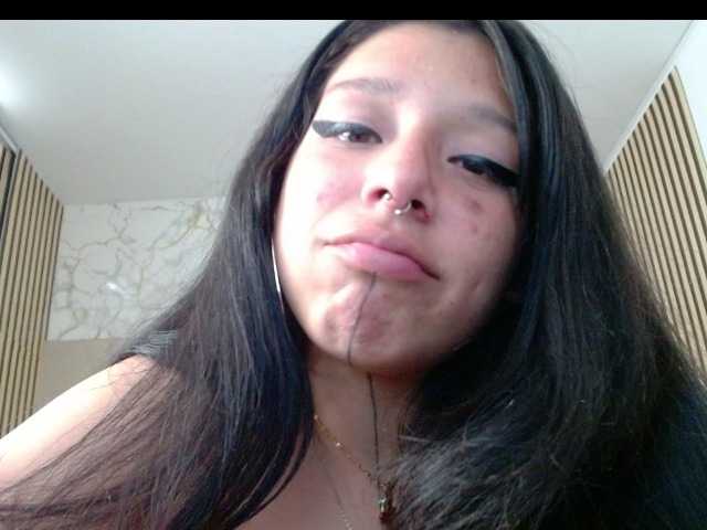 le modèle jenjenfunx est en webcam porno dans un show sur le site bongacams, il possède les tags suivants: Latino/Hispanic,Brunette,Shaved