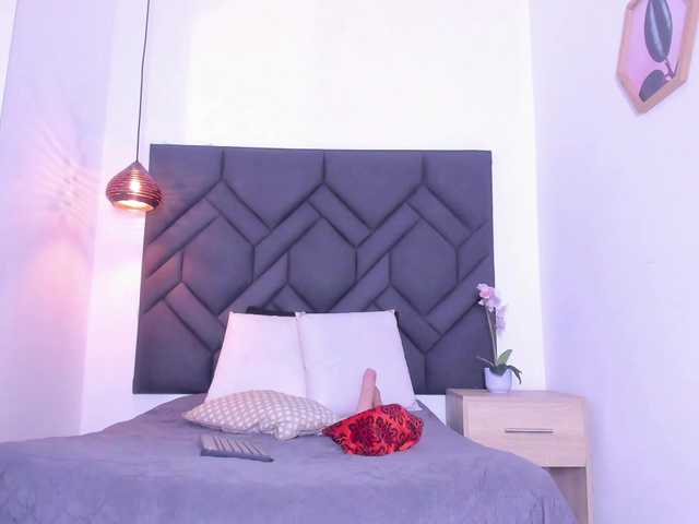 Mia-ferrarii live cam preview
