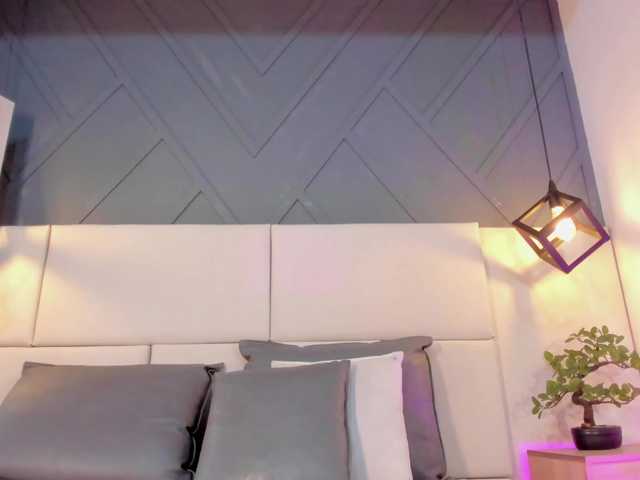Mia-ferrarii live cam preview
