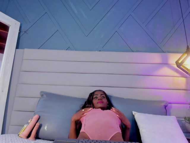 Mia-ferrarii live webcam show