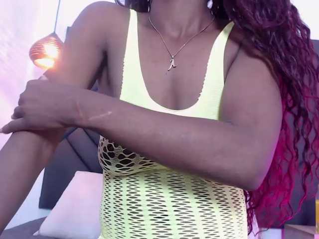 Mia-ferrarii, en vivo ahora en BongaCams