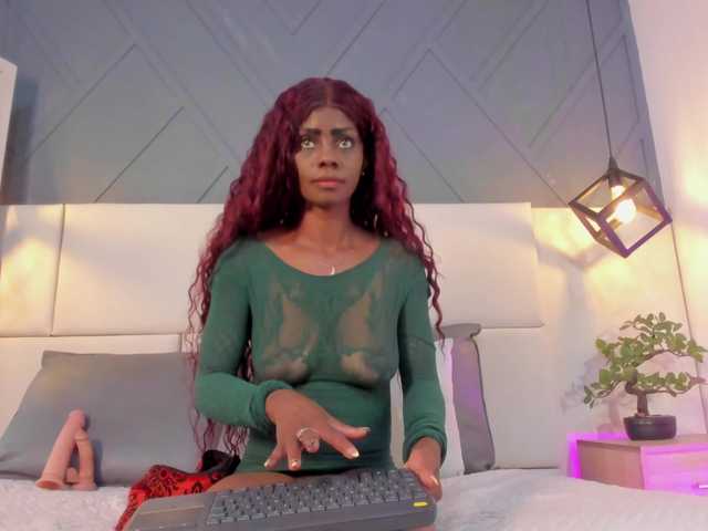 Mia-ferrarii live cam preview