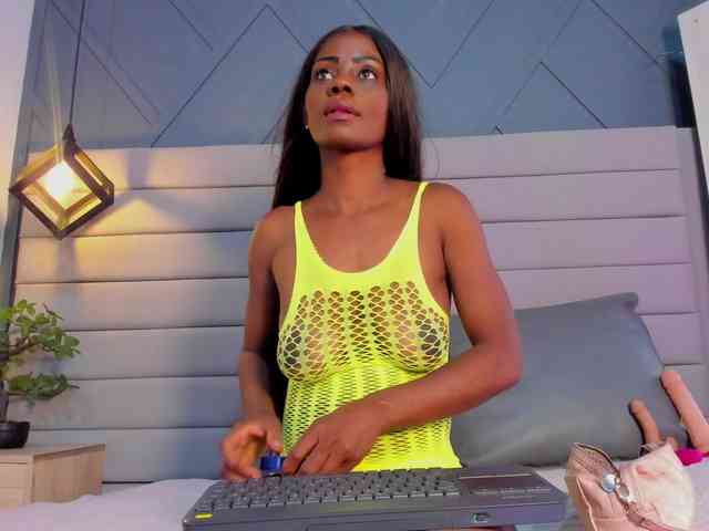 Mia-ferrarii webcam